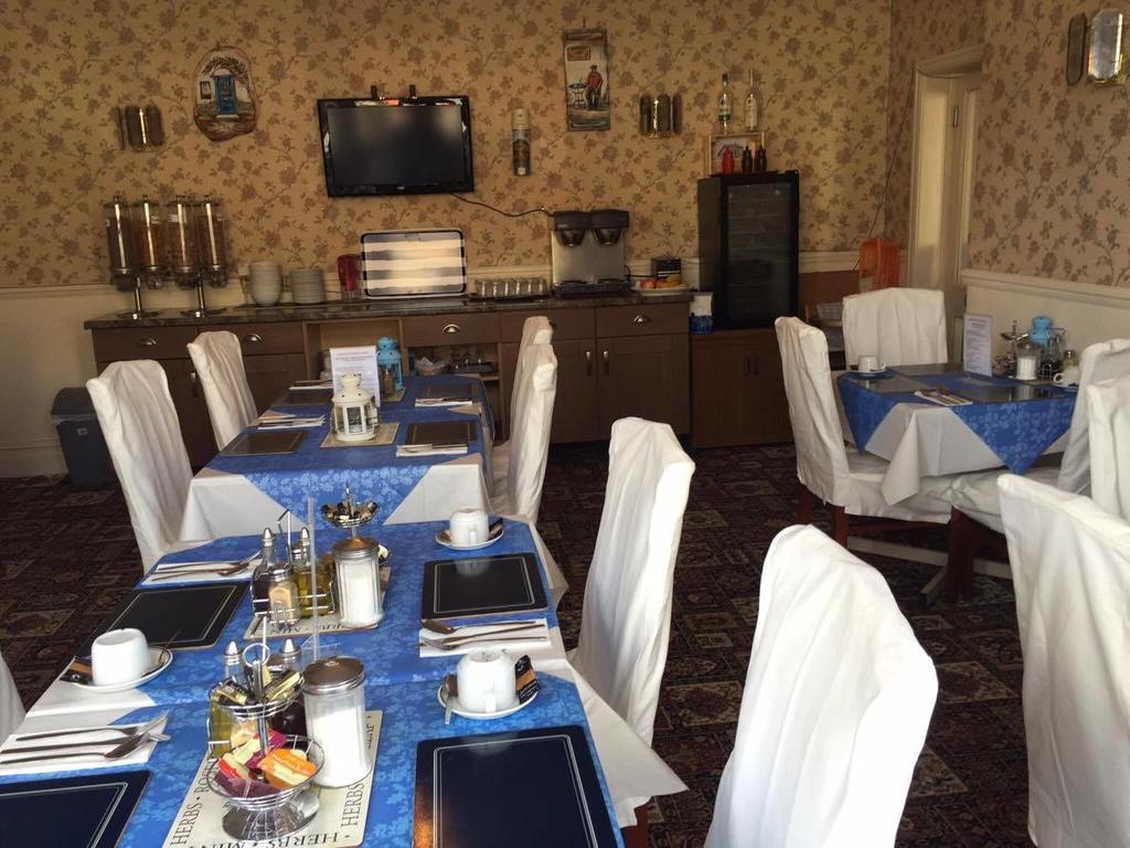The Pines Guest Accommodation Chippenham  Buitenkant foto