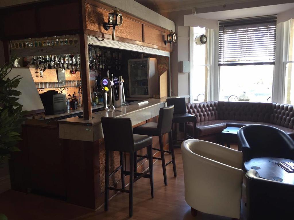 The Pines Guest Accommodation Chippenham  Buitenkant foto