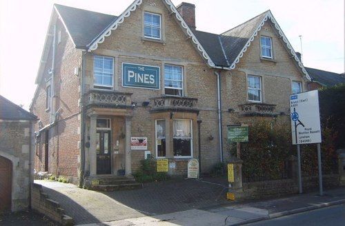 The Pines Guest Accommodation Chippenham  Buitenkant foto