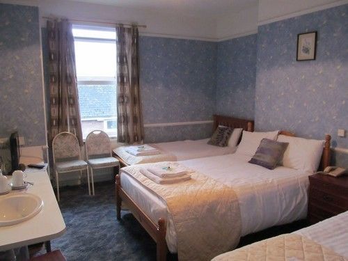 The Pines Guest Accommodation Chippenham  Buitenkant foto